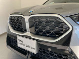 BMWの伝統の丸目4灯ヘッドライトでございます。LEDライトで視認性もよく明るく安全性の向上につながります。