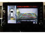 車両を上から見たような映像表示するパノラミックビューモニター付き!