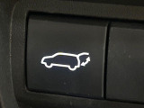 【パワーバックドア】スマートキーや運転席のボタンを押すだけでリアゲートが自動で開閉します!荷物を持っている時や、高い位置にあるバックドアを閉める際に便利な機能です♪