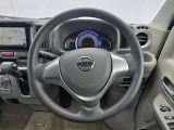 ドライバーの操作性に配慮したステアリング。快適な運転をサポートします。