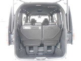 大きなテールゲートが荷物の積み下ろしをラクにします。