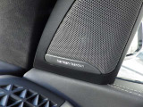 Harman Kardonのスピーカーがついており、より立体的に音を楽しめ、「車内を音楽で満たす」スピーカーです。