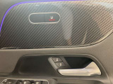 メモリー付き電動シートも装備されておりますのでシート位置を3パターン記憶できます。