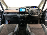 【前方視界】開放的な前方視界!運転がしやすく疲れにくいです♪窓が大きく、見通しがとっても良いおクルマですよ♪