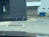フロントガラスに映るアクティブドライビングディスプレイ 車速やナビのルート誘導など走行時に必要な情報を表示 視線の移動が少なくて確認出来る構造になっています。