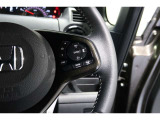 Hondaセンシングの機能のひとつ、アダプティブクルーズコントロール付!アクセルから足を離しても設定したスピードと前車との車間を保ち走行してくれます!車線維持もアシスト☆高速道路で疲労軽減ですね☆