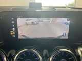 バックカメラにより駐車時の後方確認も楽にできます。