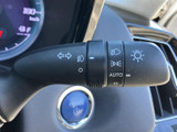 操作しやすいウインカーレバーは、安全な運転をサポート。視認性の高い表示で、周囲の状況を把握しやすくします。シンプルでわかりやすい操作設計。