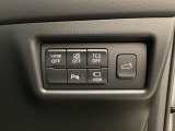各種機能の切替スイッチは運転席パネル下に集約されています。任意で切り替え可能なため状況に合わせてお使いください。