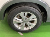 純正アルミホイールです。足元が引き立つので、車全体のイメージがアップしますよ!