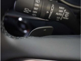 【ステアリングシフトスイッチ】ハンドルから手を離さずに素早くシフトアップ&ダウンができます。お近くの広島マツダまでお越しください。