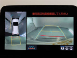 パノラミックビューモニター付きです。車両を上から見たような映像をディスプレイオーディオ画面に表示。運転席からの目視だけでは見にくい、車両周辺の状況をリアルタイムでしっかり確認できます。