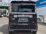 低床設計と大きなバックドア開口部により、重い荷物の積み降ろしもスムーズに行えます。小回りが利くサイズ感で見切りも良く、日々の買い物や送迎など市街地での移動を快適に支えてくれる実用的な1台です。