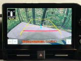 【バックカメラ】駐車時に後方がリアルタイム映像で確認できます。大型商業施設や立体駐車場での駐車時や、夜間のバック時に大活躍!運転スキルに関わらず、今や必須となった装備のひとつです!