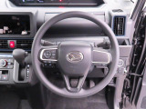運転する方の体格に合わせてハンドルの高さを調整できるチルトステアリング。しっくりくる位置でハンドルを握れます。
