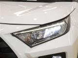 LEDヘッドライトです。デザイン性がよくとても明るいので、夜間の走行や悪天候でも安心です。しかも長寿命!