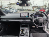 運転席の手元でシフトアップシフトダウンの操作が可能なパドルシフトを装備しています♪