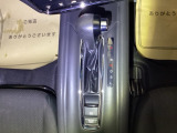 運転席周辺のスマートなレイアウトが、操作のしやすさを実現。快適なドライブをサポートします。