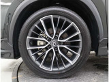 235/55R20タイヤを装備しています。※各ホイールのキズ等をご確認くださいませ。