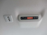 『後席専用エアコン』付きです♪♪ 前席と独立して操作が可能ですので、運転者を煩わせずに後席の温度管理ができます♪♪