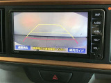 後方の見にくい視界もバックモニターで確認サポートして駐車時も安心☆