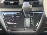 タッチパネル感覚のオシャレなエアコンスイッチ☆操作もカンタンで使いやすい♪
