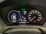 メータは先進的なデジタルメーターを採用!ゆっくりと数字が動くのでとても見やすく表示されます!続可能距離等の情報やHonda SENSINGの注意・警告も表示します!