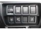 各スイッチ類は運転席から操作しやすい配置です
