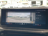 車の先端より更に先を見渡せるパノラマビュー。左右の状況も判断しやすくなるので、狭い路地を走る際に重宝します。