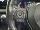 ステアリングスイッチ装備!運転しながら手元でオーディオの操作などができます。