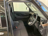 たとえばダイハツのお店にある、たくさんのスマアシ搭載車は、正常に作動する事をしっかり確認します。