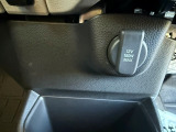 運転席と助手席間の足もとにアクセサリーソケットを装備♪専用のカーチャージャーを挿すことで運転しながらスマホなどの機器も充電していただけます!