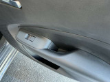 後席ドアポケットにもペットボトルホルダーがあるのでロングドライブも快適です