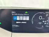 レーンディパーチャーアラートとは車線または走路からの逸脱の可能性を警告すると共に、車線または走路からの逸脱を避けるためのハンドル操作の一部を支援する機能です。詳細は販売店スタッフまでおたずねください。