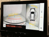 パノラミックビューモニター付きです。車両を上から見たような映像をディスプレイオーディオ画面に表示。運転席からの目視だけでは見にくい、車両周辺の状況をリアルタイムでしっかり確認できます。