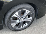 17インチアルミホイールで足元キリリ♪タイヤサイズは215/50R17
