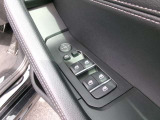 運転席シートメモリー機能:シートおよびドア・ミラーの位置を2通り記憶することができます。