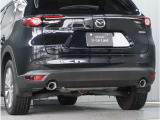 【パーキングセンサー】バンパーに付いたセンサーが障害物を検知。一定の距離に近づくとアラートで教えてくれます。狭い駐車スペースや車庫入れ時も安心です。