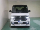 明度の高いLEDヘッドライトで、夜間の運転も安心です。
