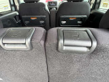 トランク側からも後席のスライドができます☆荷物が多い時などは前にシートをスライドすれば、トランクルームを広々お使いいただけます♪