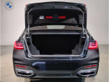 BMWではスペアタイヤが非搭載となるため、スペースは拡大されており、収納スペースとして利用可能。トランクの下にも収納スペースがあり、意外と役に立つスペースでございます。