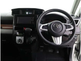 見通しのよいすっきりとした視界で、誰でも運転しやすいです。運転のしやすさは疲れにくさにも繋がりますよ♪