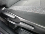 運転席の座面はお好みの高さに調整もできます♪