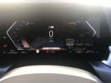 『運転』に対するBMWのこだわりはメーターパネルにも表れております。視野性の良いメーターパネルは疲労感の軽減と、運転の楽しさをもたらしてくれます。