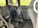 後席をはね上げれば、「もうひとつの荷室」が生まれます。