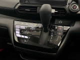 操作が簡単なシフトレバーですのでストレスなく運転が出来ますよ!