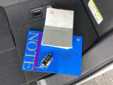メンテナンスノート【整備記録簿】、取説も揃っています。スマートキーはバッグなどにしまったままボタン操作でエンジンの始動・停止ができて大変便利です。