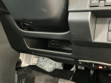 【収納部】パッと手に取りたい小物の置き場に便利。その他、沢山の収納部がございます。