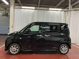 【スマートアシスト搭載車】 衝突回避支援ブレーキ機能(対車両・歩行者)、衝突警報機能(対車両・対歩行者)、誤発信抑制制御機能などの機能で安全な運転をサポートします。