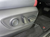 パワーシート搭載。微妙な調整が手軽にでき、ピッタリのポジションで運転することが可能です。